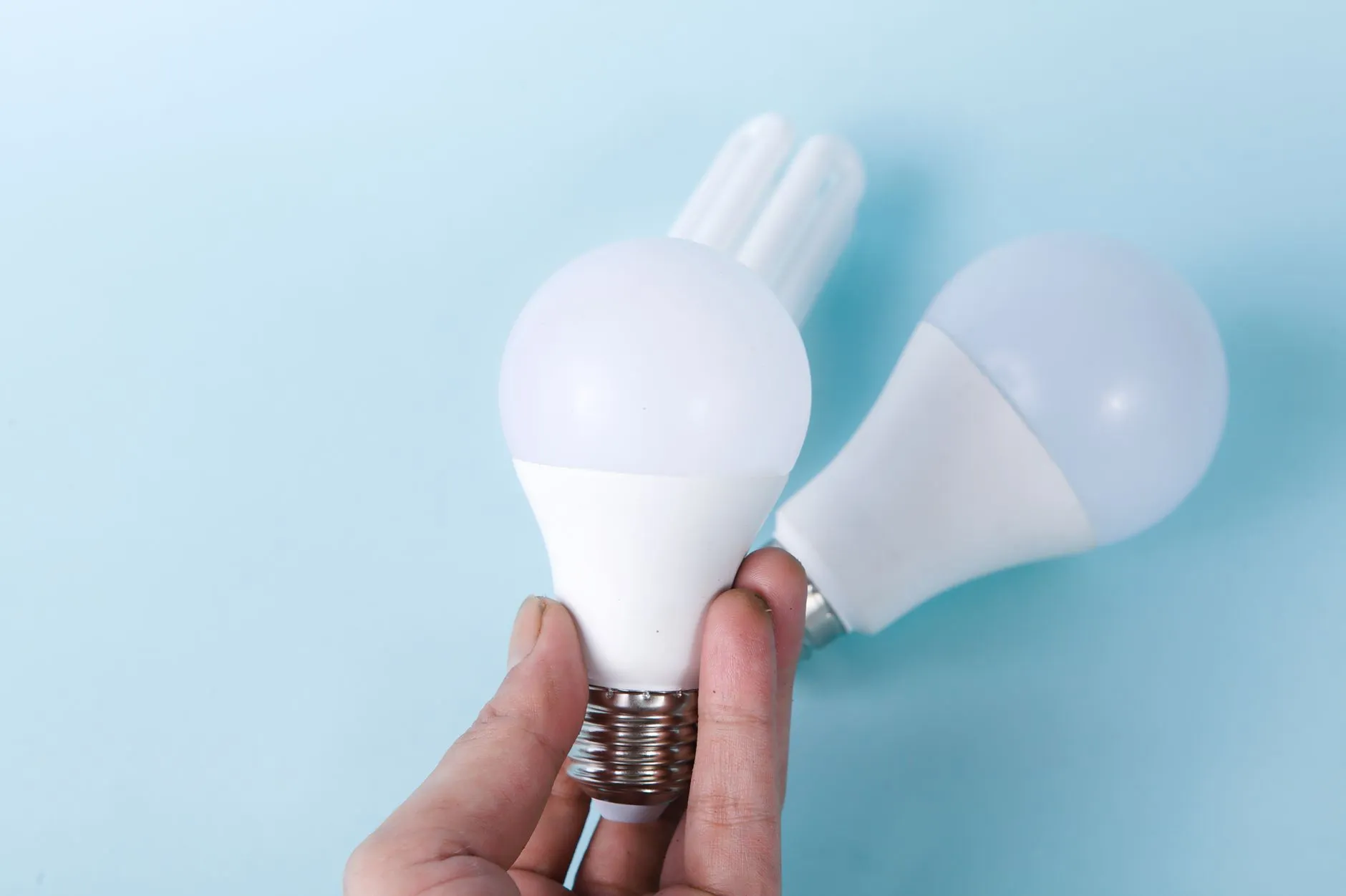 航天电子器件在卫星通信系统中的关键作用与应用实践