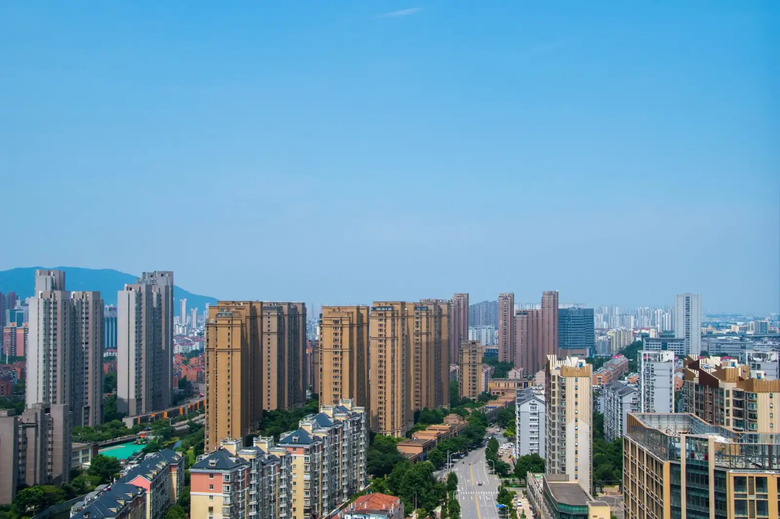 卫星通信设备在民用航天项目中的应用案例与性能对比分析