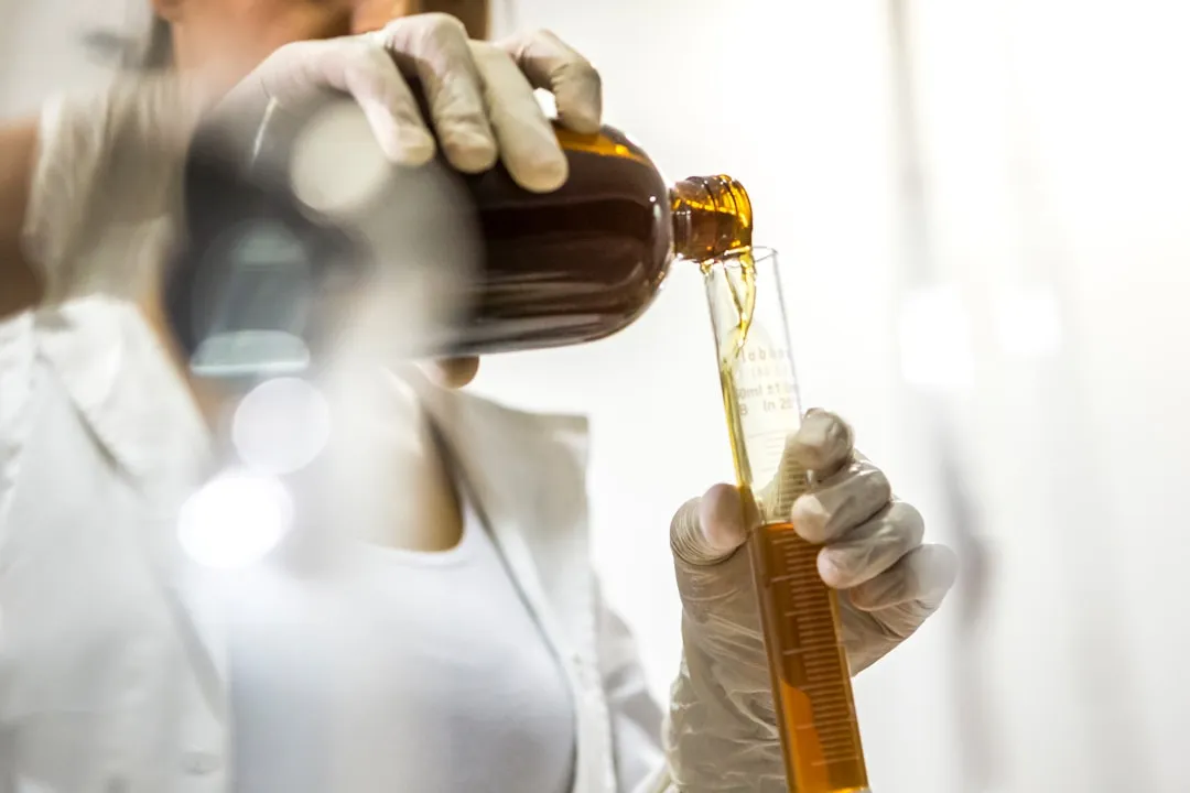 航天电子器件精密制造技术升级路径与产业应用分析